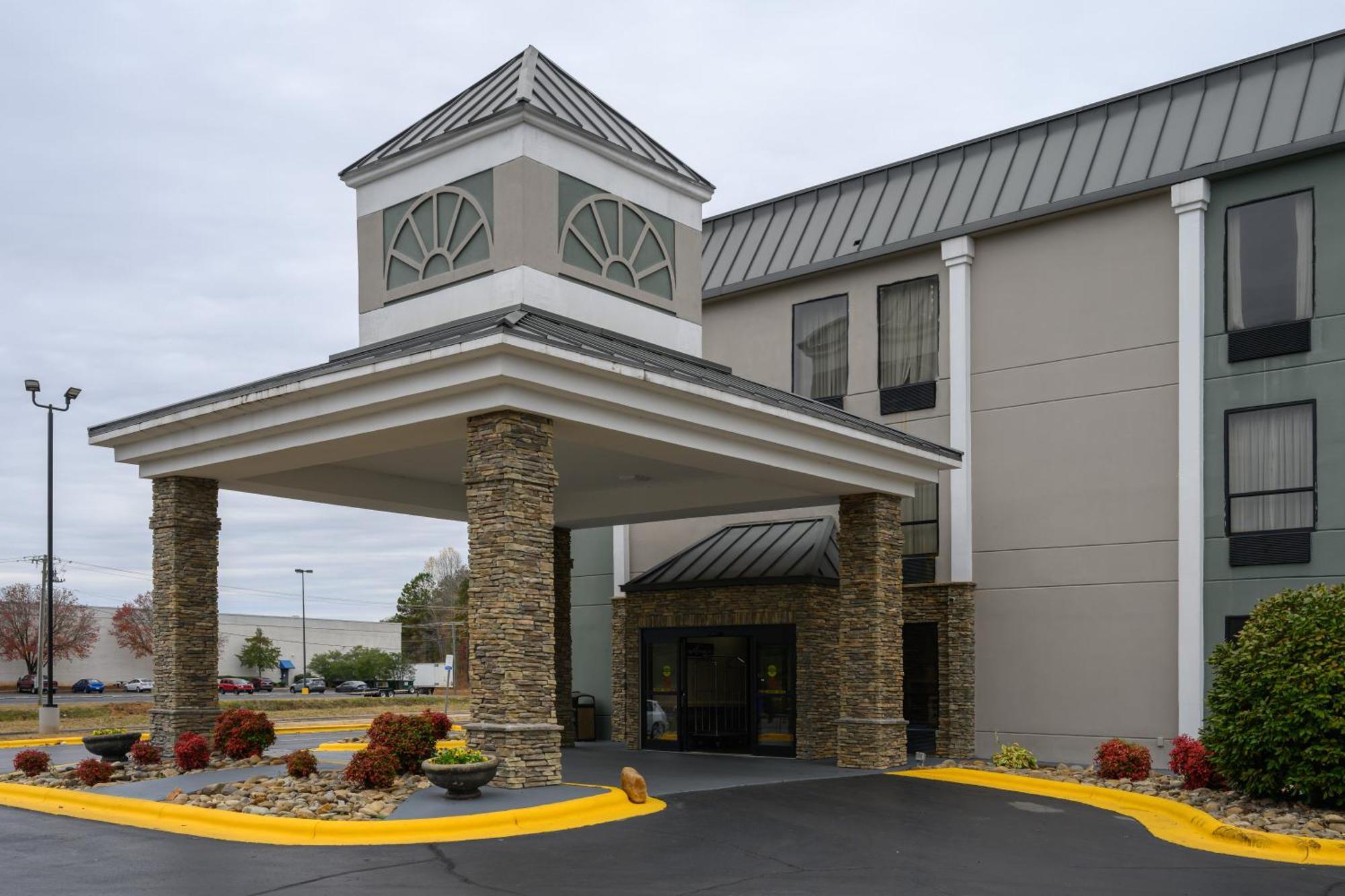 Quality Inn & Suites Лексингтън Екстериор снимка