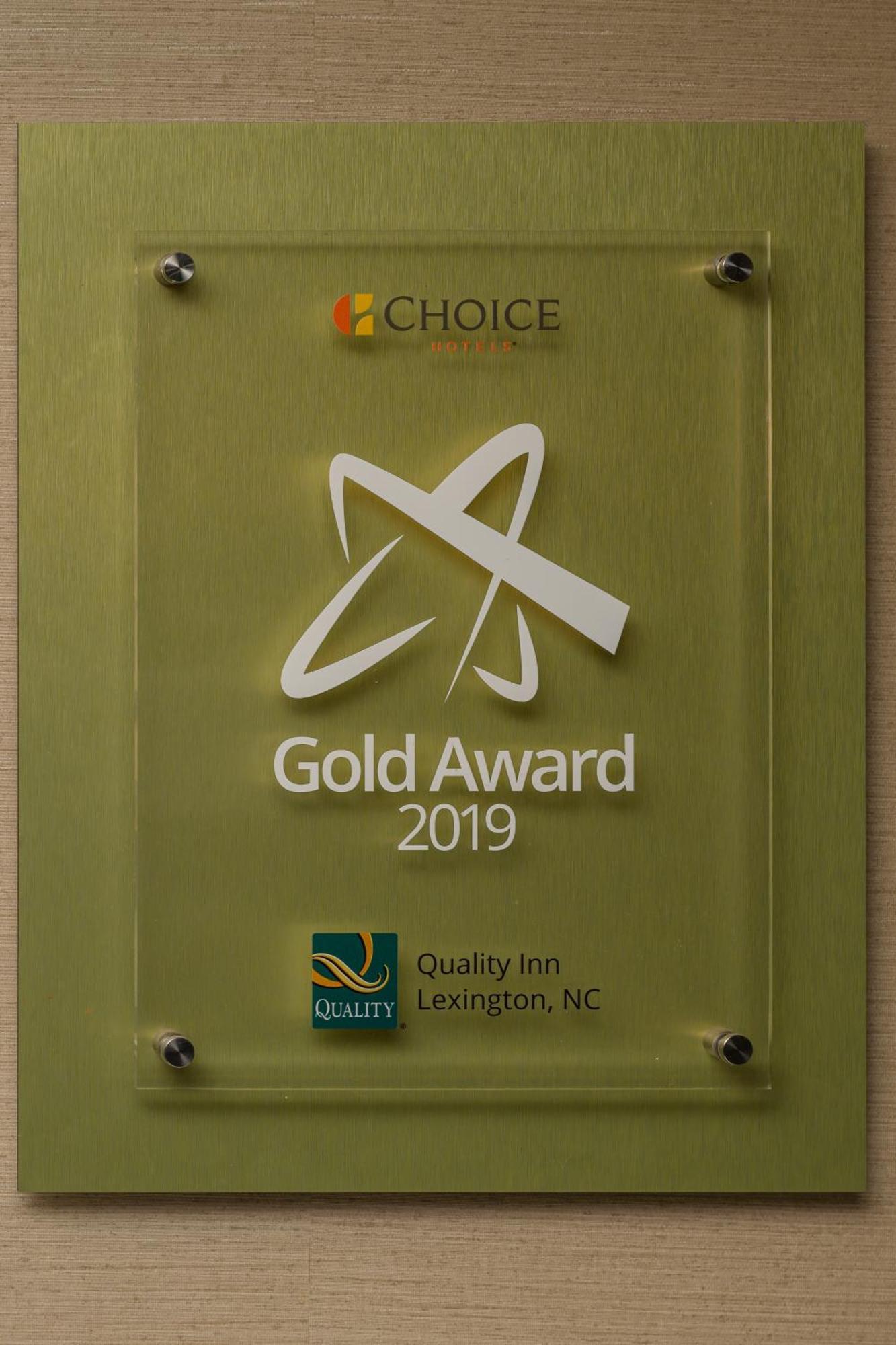 Quality Inn & Suites Лексингтън Екстериор снимка
