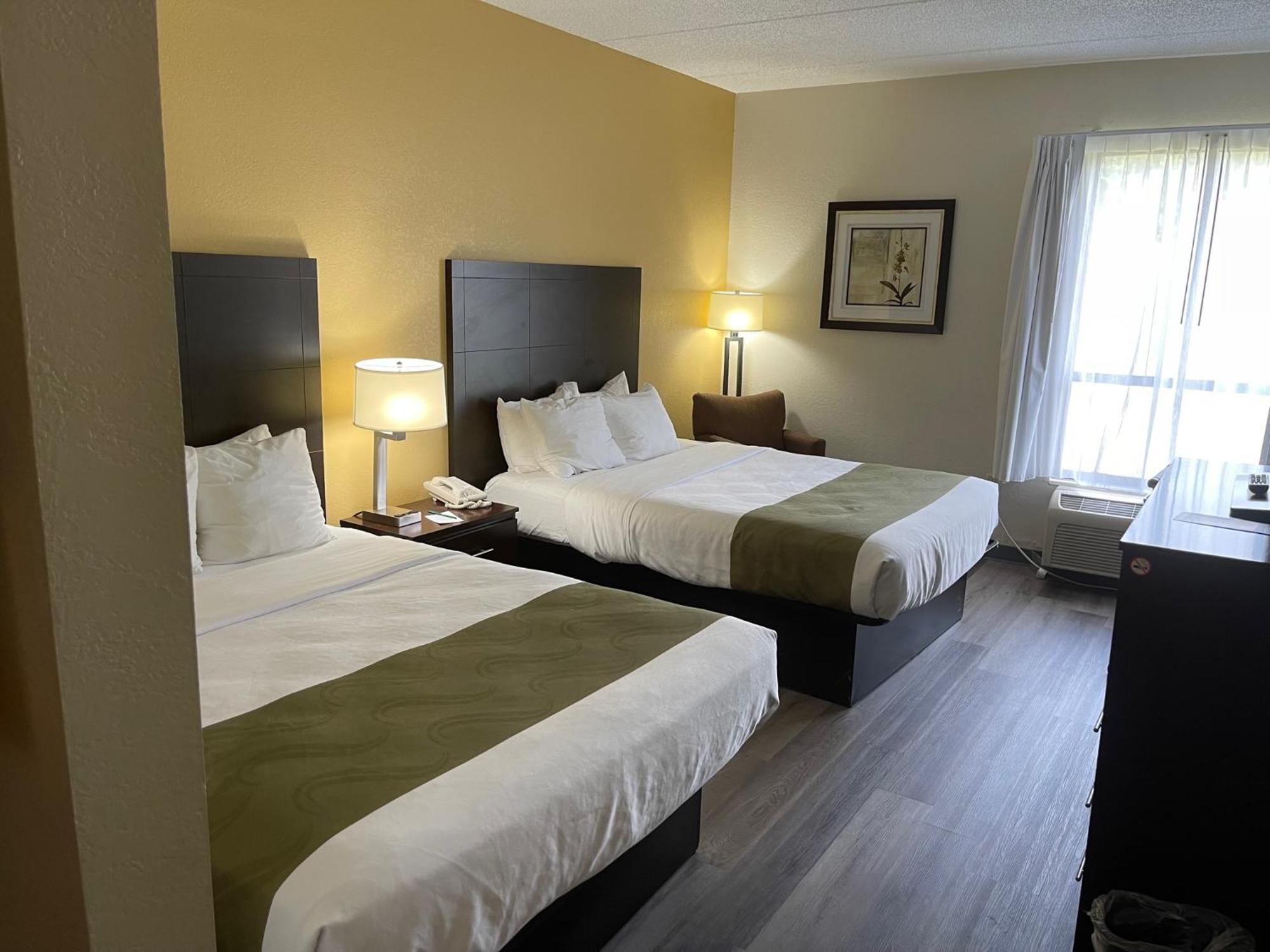 Quality Inn & Suites Лексингтън Екстериор снимка