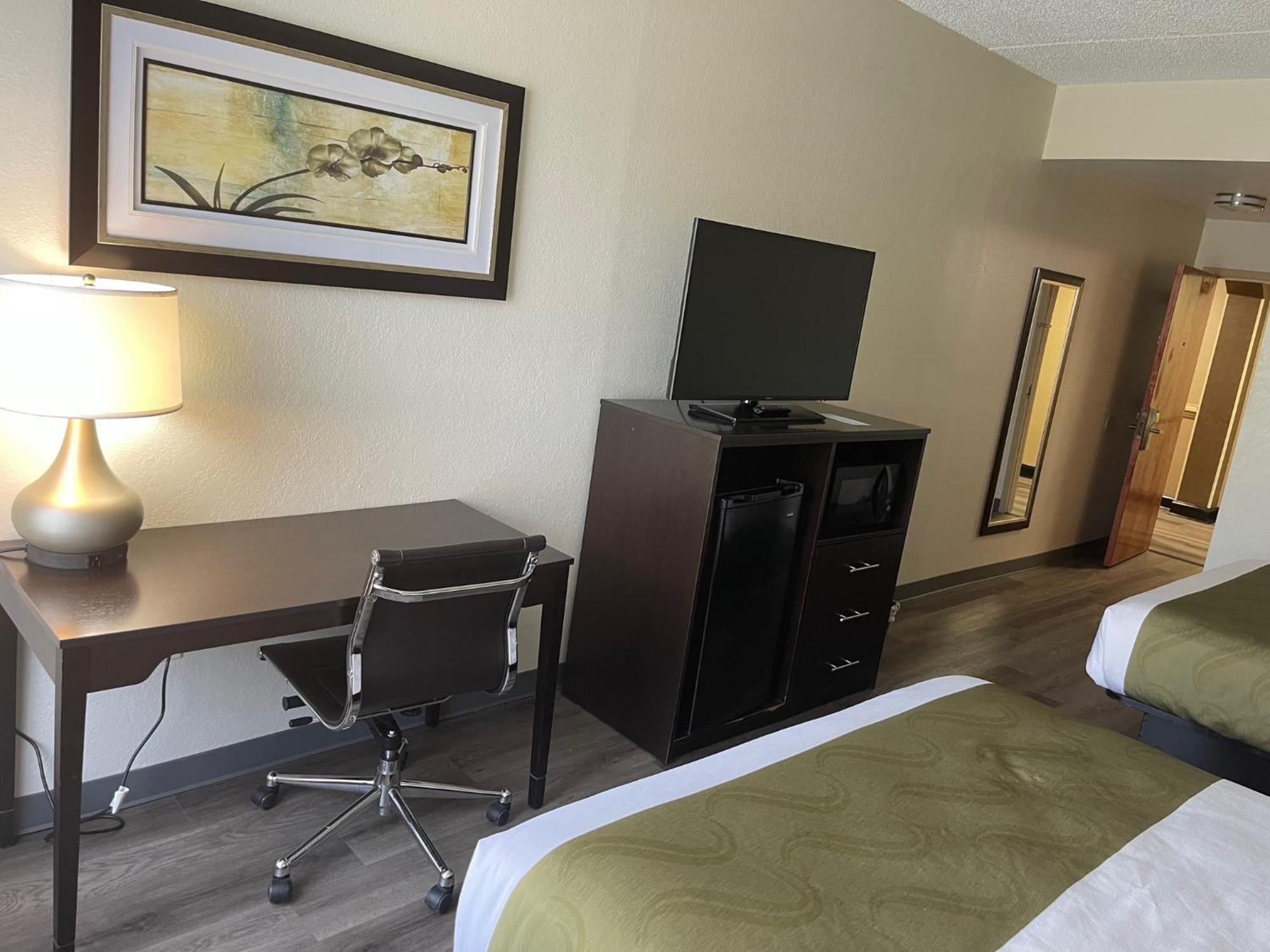 Quality Inn & Suites Лексингтън Екстериор снимка