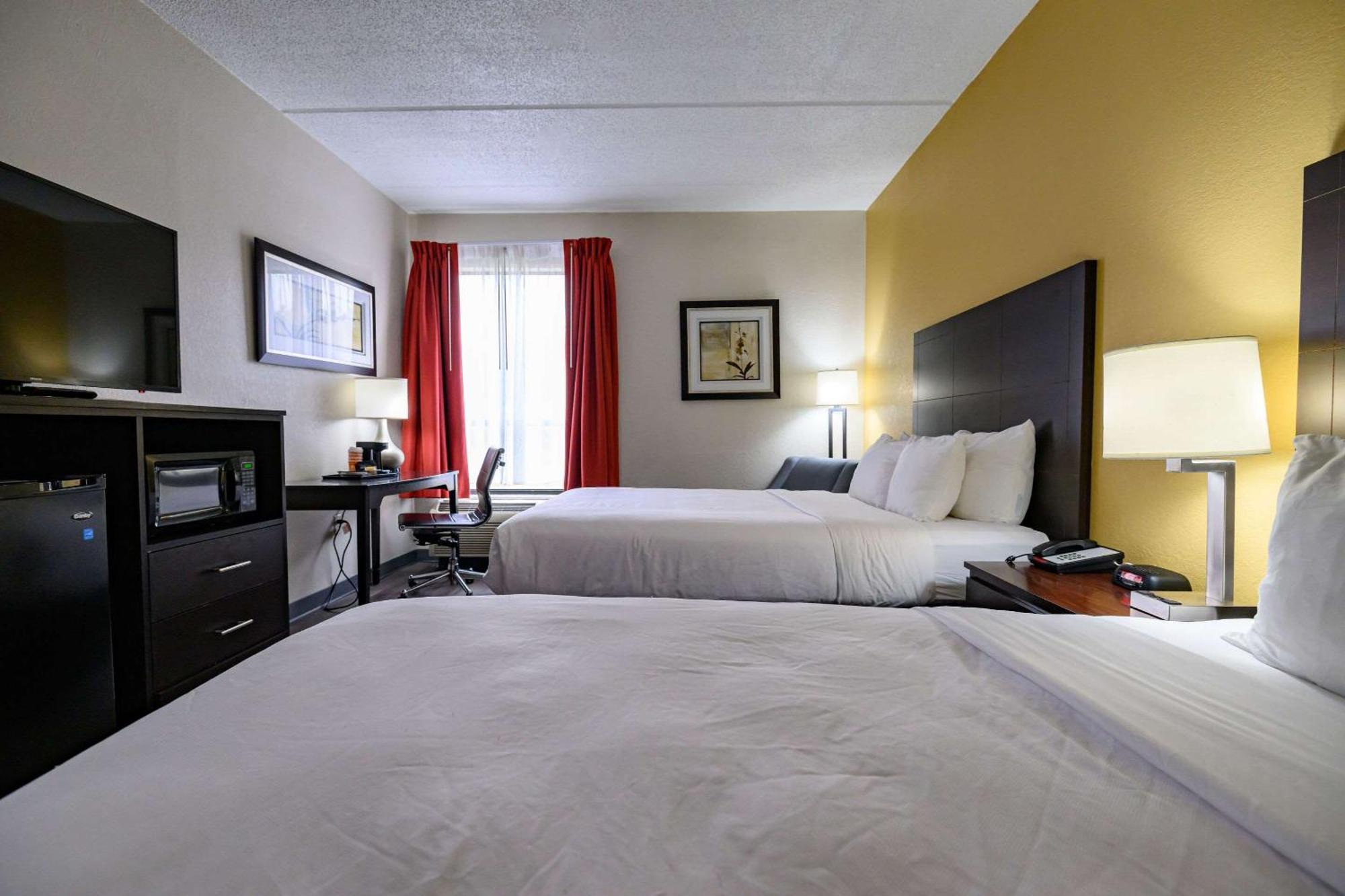 Quality Inn & Suites Лексингтън Екстериор снимка