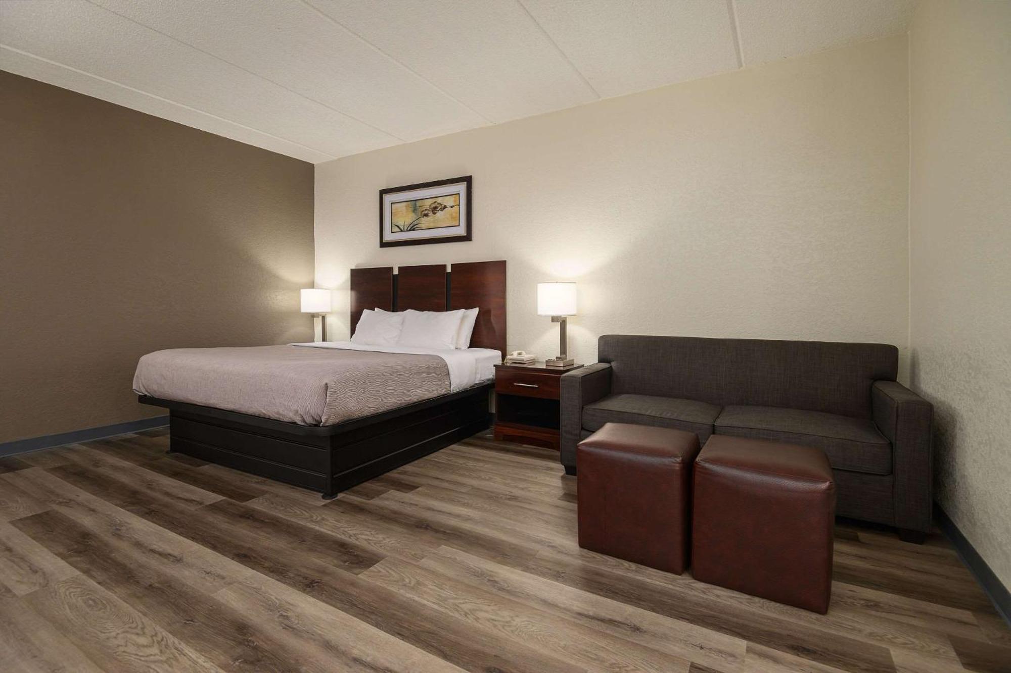 Quality Inn & Suites Лексингтън Екстериор снимка